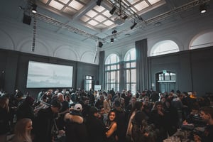 Several people are attending a trade show. - Eventdrive Blog Article