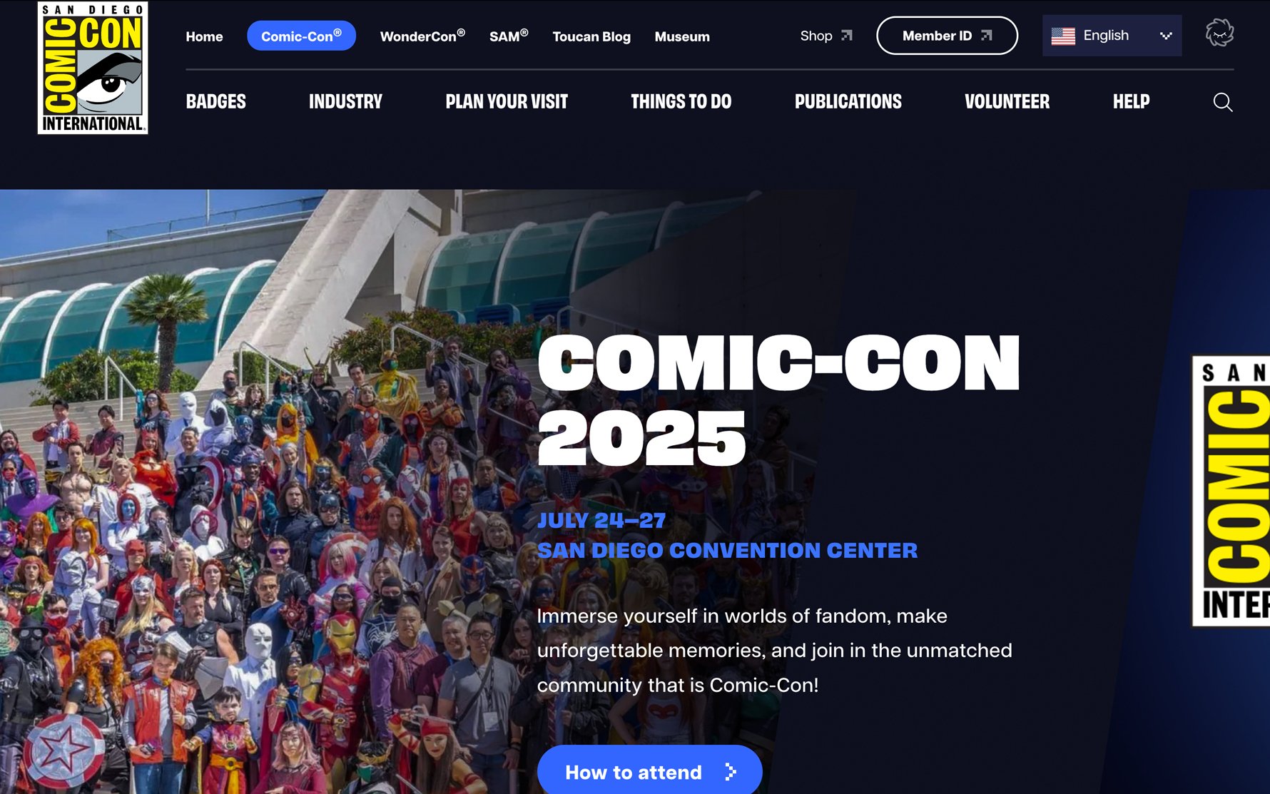 Page d’accueil du site de la Comic-Con International, annonçant l’édition 2025 qui se tiendra du 24 au 27 juillet au San Diego Convention Center. En arrière-plan, une grande foule de participants en cosplay posent sur les marches du centre de convention.