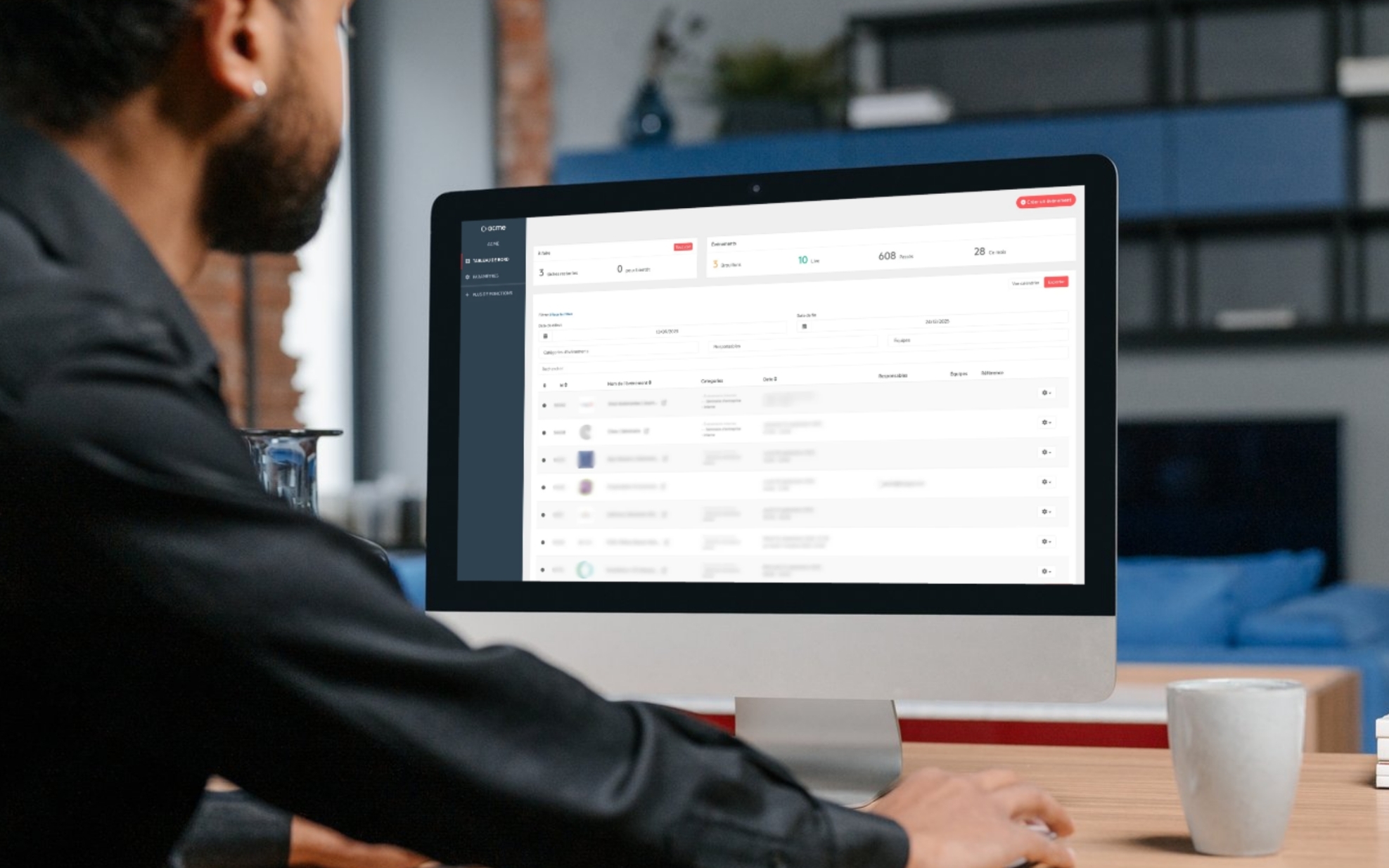 Collaborateur utilisant une plateforme de gestion événementielle pour centraliser les inscriptions et piloter des événements d’entreprise multi-entités. - Article de blog Eventdrive