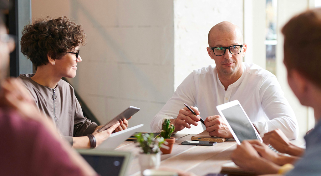 Réunion d’équipe dans une grande entreprise. - Article de blog Eventdrive